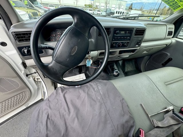 2000 Ford Super Duty F-550 XL Dump 11FT 2WD