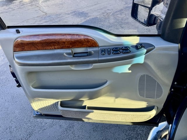 2002 Ford Super Duty F-350 SRW Lariat 4WD