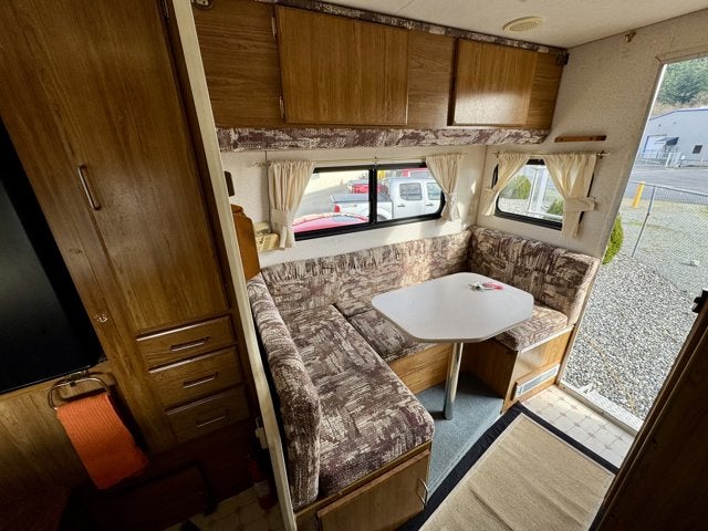 2005 Ford Super Duty F-250 XLT 4WD Camper PKG