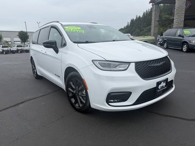 2025 Chrysler Pacifica Select