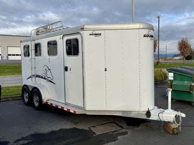 1999 Sooner 3 Horse Slant Horse Trailer