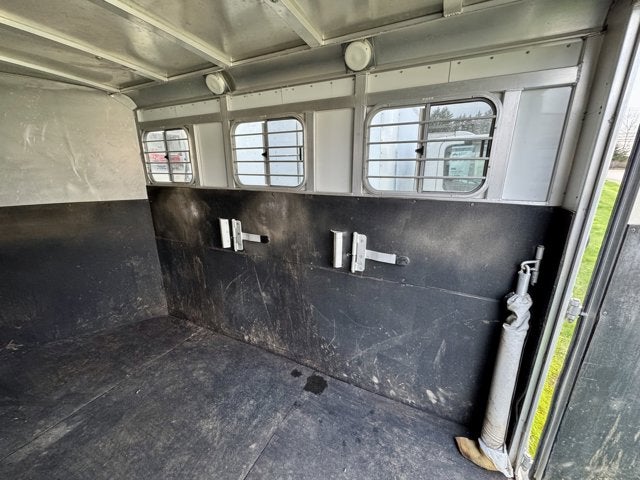 1999 Sooner 3 Horse Slant Horse Trailer