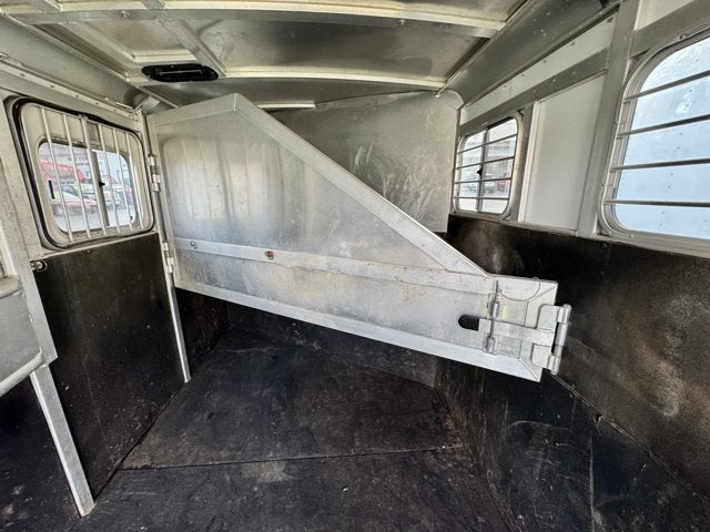 1999 Sooner 3 Horse Slant Horse Trailer