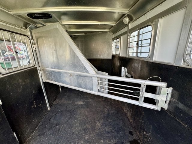 1999 Sooner 3 Horse Slant Horse Trailer