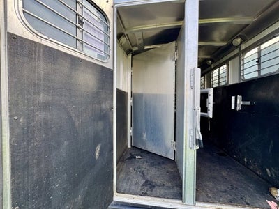 1999 Sooner 3 Horse Slant Horse Trailer