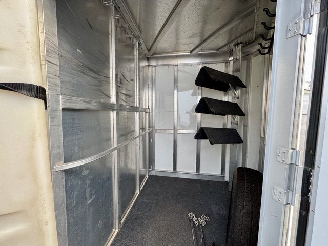 1999 Sooner 3 Horse Slant Horse Trailer