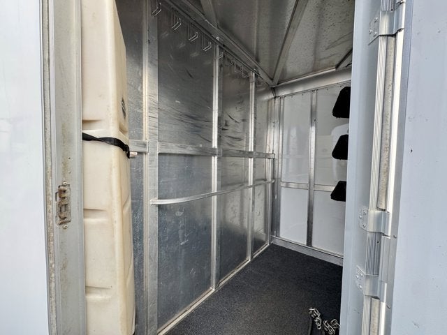 1999 Sooner 3 Horse Slant Horse Trailer