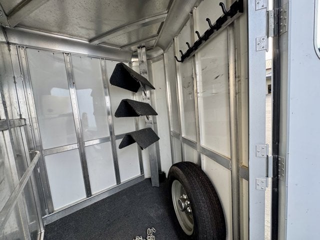 1999 Sooner 3 Horse Slant Horse Trailer