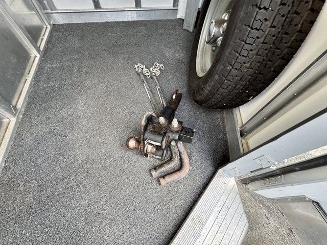 1999 Sooner 3 Horse Slant Horse Trailer