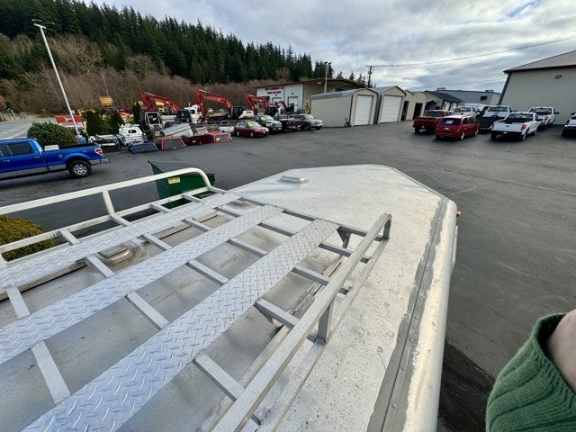 1999 Sooner 3 Horse Slant Horse Trailer