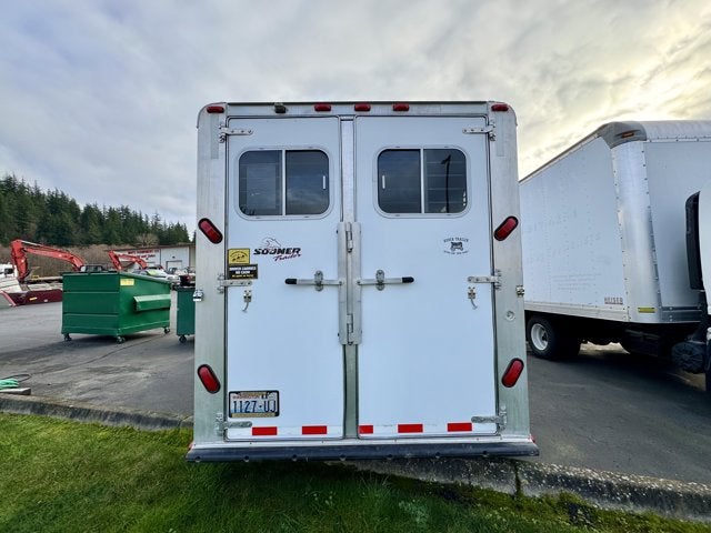 1999 Sooner 3 Horse Slant Horse Trailer
