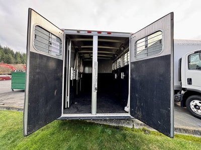 1999 Sooner 3 Horse Slant Horse Trailer