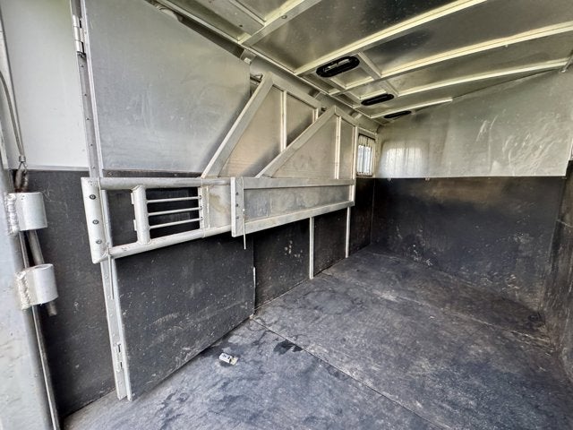 1999 Sooner 3 Horse Slant Horse Trailer