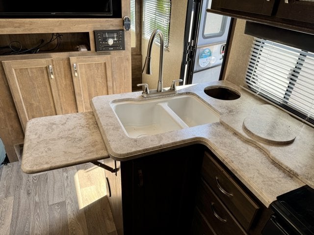 2019 Forest River Vibe Extreme Lite Travel Trailer 28ft