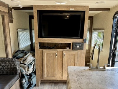 2019 Forest River Vibe Extreme Lite Travel Trailer 28ft