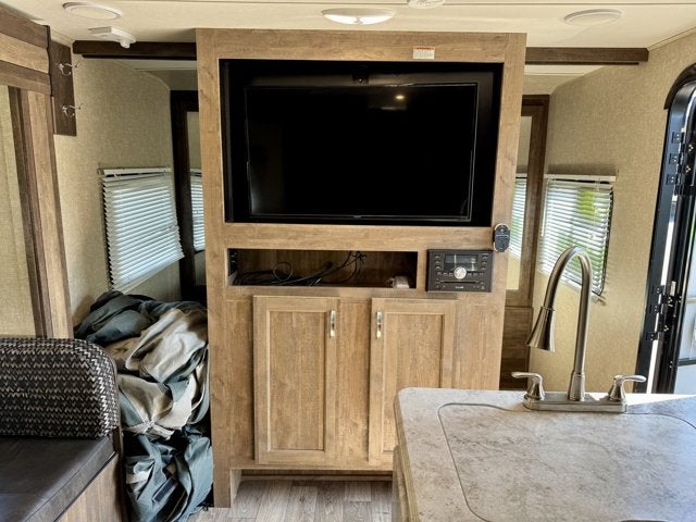 2019 Forest River Vibe Extreme Lite Travel Trailer 28ft