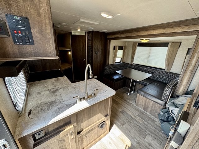 2019 Forest River Vibe Extreme Lite Travel Trailer 28ft