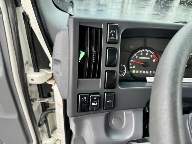 2017 ISUZU BOX VAN NPR