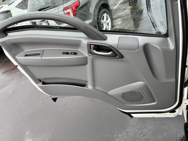 2017 ISUZU BOX VAN NPR